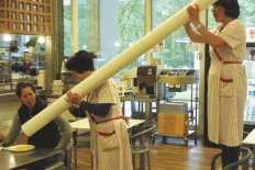 Ausstellung: Korn und Schampus – Isabelle Enders